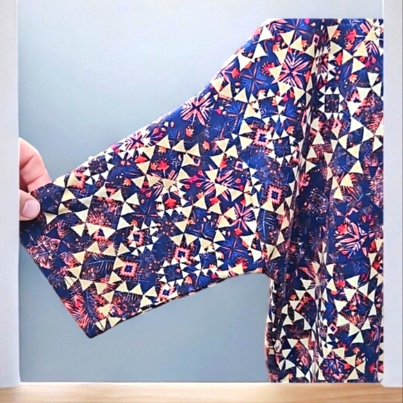 LulaRoe, Top, Simply Comfortable, Sz Sm, Abstract, Rayon, Stretch, Hi/Lo Hem - Picture 7 of 10